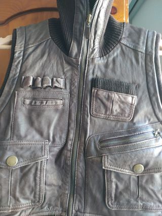 Chaleco de piel marrón