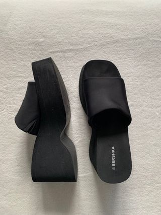 Sandalias Bershka plataforma negras talla 39