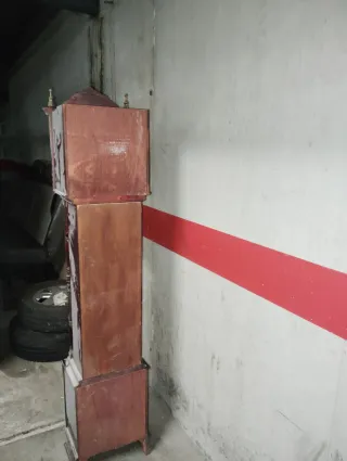 Reloj de pie antiguo de madera