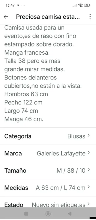 Camisa estampada,es ancha,botones cubiertos.