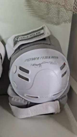 Protecciones Patines Gris y Blanco