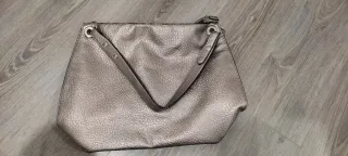 Bolso plateado efecto piel
