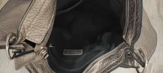 Bolso plateado efecto piel