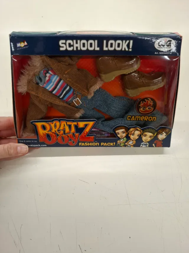 Bratz Boy Cameron School Look! Fashion Pack