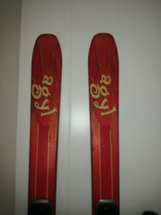 Esquís y bastones de segunda mano