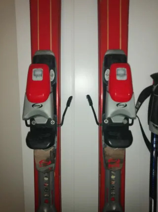 Esquís y bastones de segunda mano