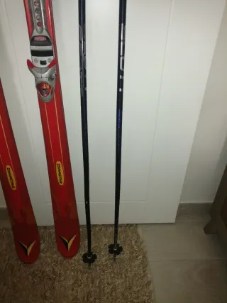 Esquís y bastones de segunda mano