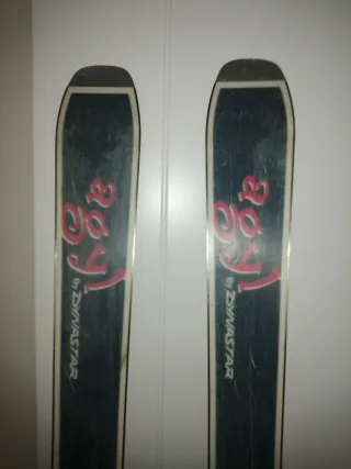 Esquís y bastones de segunda mano