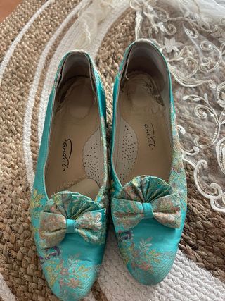 Falda Fallera Talla 40 con Manteletas y Zapatos