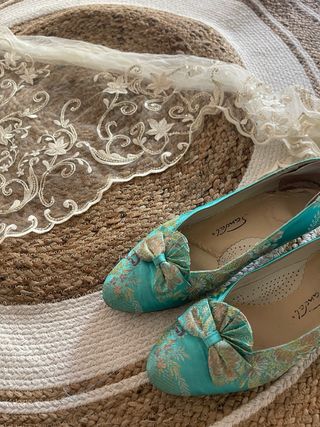 Falda Fallera Talla 40 con Manteletas y Zapatos