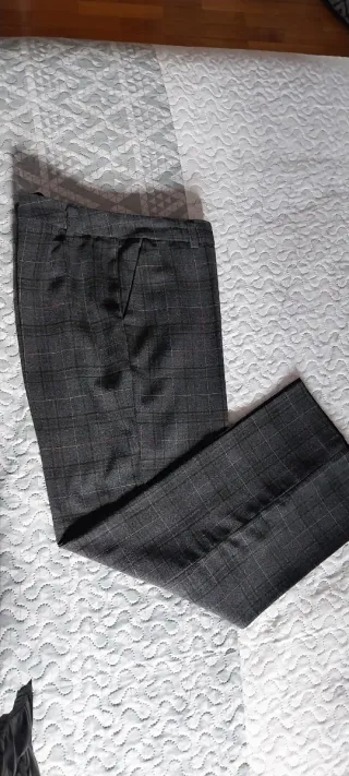 Preciosos Pantalones de cuadros negros talla 46
