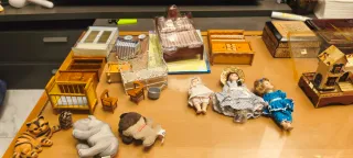 Muñecos de porcelana y accesorios