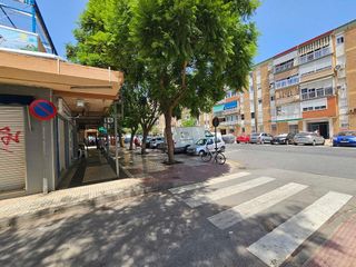 Local comercial en venta en Puerta Blanca en Málaga