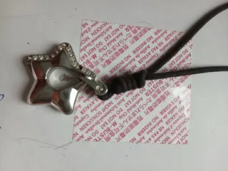 Collana a forma di stella con strass