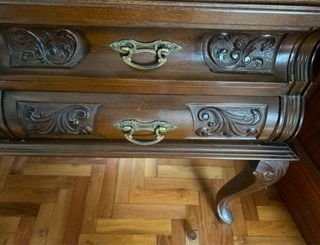 Vitrina antigua de madera y cristal