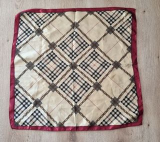 Foulard en satin vintage 50x50cm