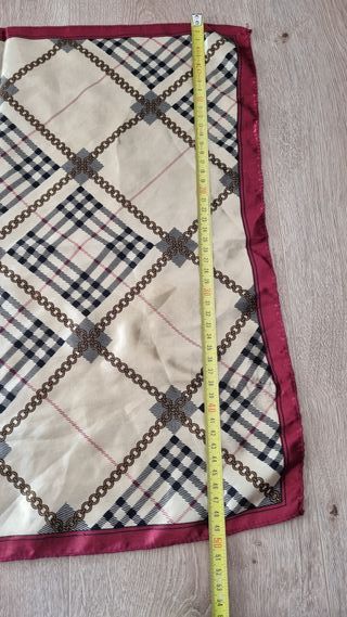 Foulard en satin vintage 50x50cm