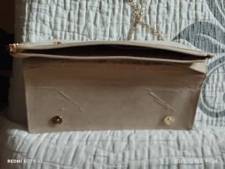 Bolso de ante beige con adornos