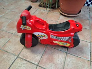 Moto correpasillos roja para niños