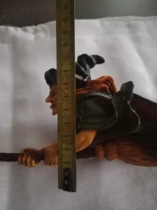 Bruja artesanal decorativa