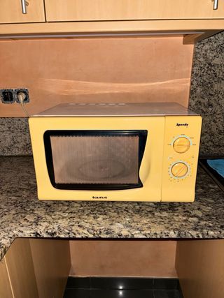 Microondas Taurus Speedy Amarillo