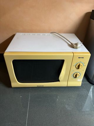 Microondas Taurus Speedy Amarillo