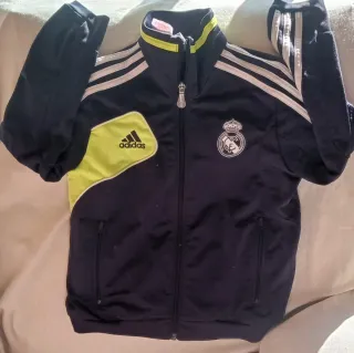 Chaqueta Adidas7-8a. 8€ y chaqueta Rebel 8-9a. 8€