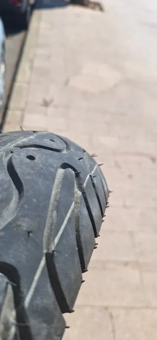 Neumáticos nuevos Con muy pocos km del 2015