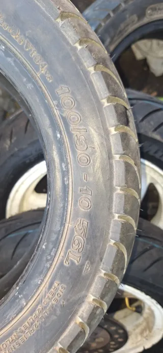 Neumáticos nuevos Con muy pocos km del 2015