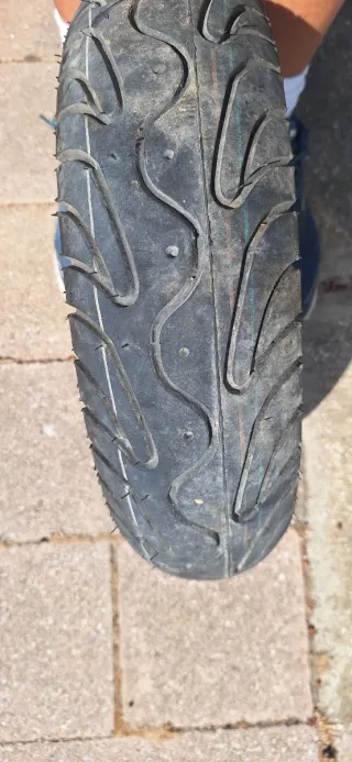 Neumáticos nuevos Con muy pocos km del 2015