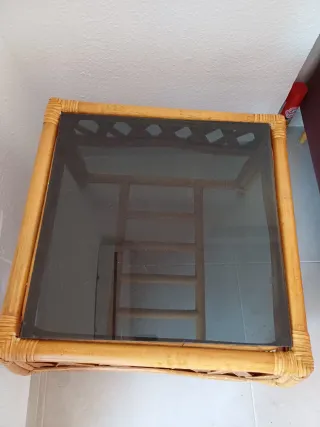 Mesa de centro de bambú y cristal