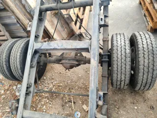 Eje trasero con ruedas de Iveco daily año 2008