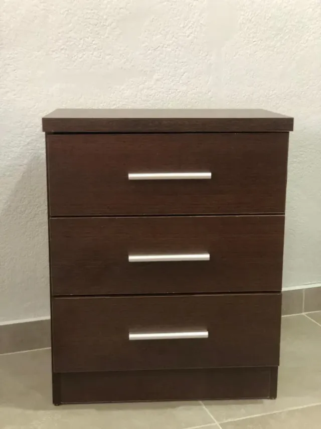 Mesita de noche de madera