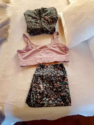 Conjunto deportivo mujer: top, leggings y cazadora