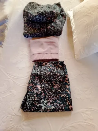 Conjunto deportivo mujer: top, leggings y cazadora