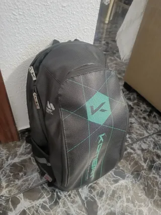 Pala + mochila  de pádel Kombat Vesubio 2025
