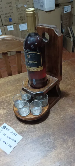 Dispensador de vino con vasos