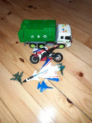 Lote Camión de Basura y Juguetes