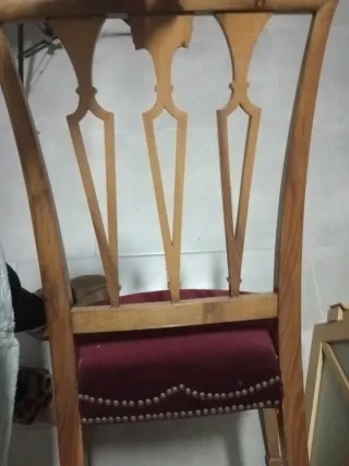 Sillas antiguas de madera y terciopelo