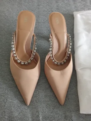 Zapatos Zara Beige con Pedrería