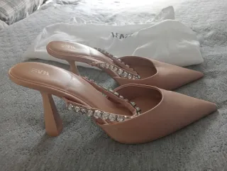 Zapatos Zara Beige con Pedrería