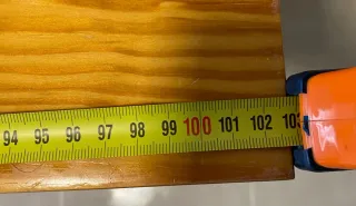 Escritorio de madera con cajones