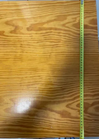 Escritorio de madera con cajones