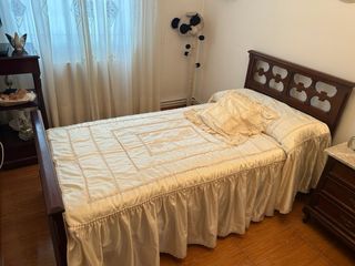 Dormitorio madera hecho a mano en buen estado