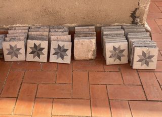 Baldosas hidráulicas recuperadas con estrella