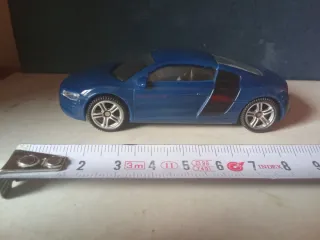 Coche Audi R8 escala 1:43