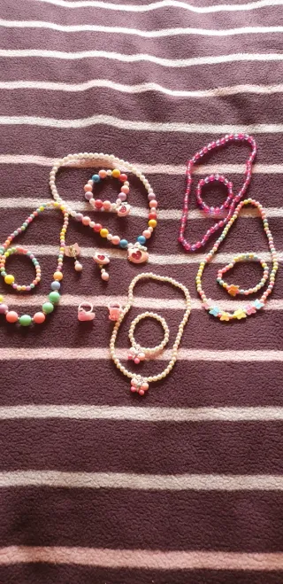 Collares y pulseras infantiles