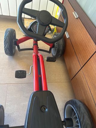 Kart a pedales rojo