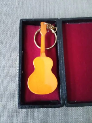 Llavero Guitarra Acústica