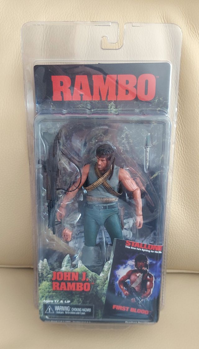 JOHN J. RAMBO ACORRALADO FIGURA CAJA NECA STALLONE